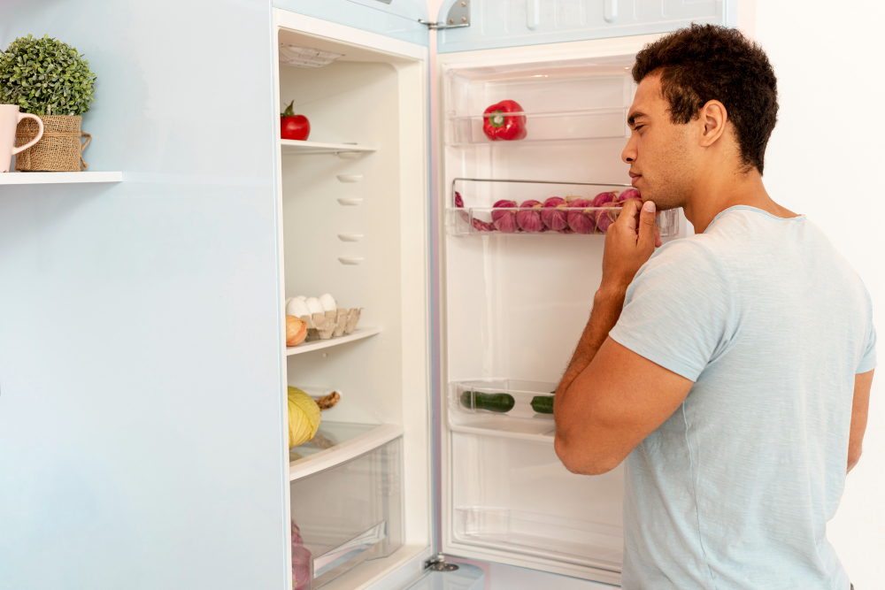 Geladeira vazando água: como resolver? 4 geladeira aberta